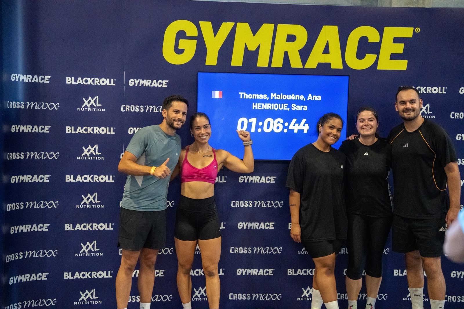La team SPORT EVENTS devant son chrono GYMRACE de 01:06:44