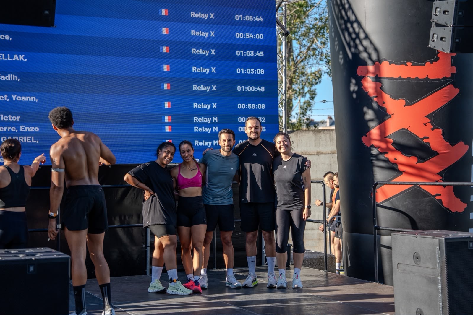 La team SPORT EVENTS devant l’écran des résultats GYMRACE